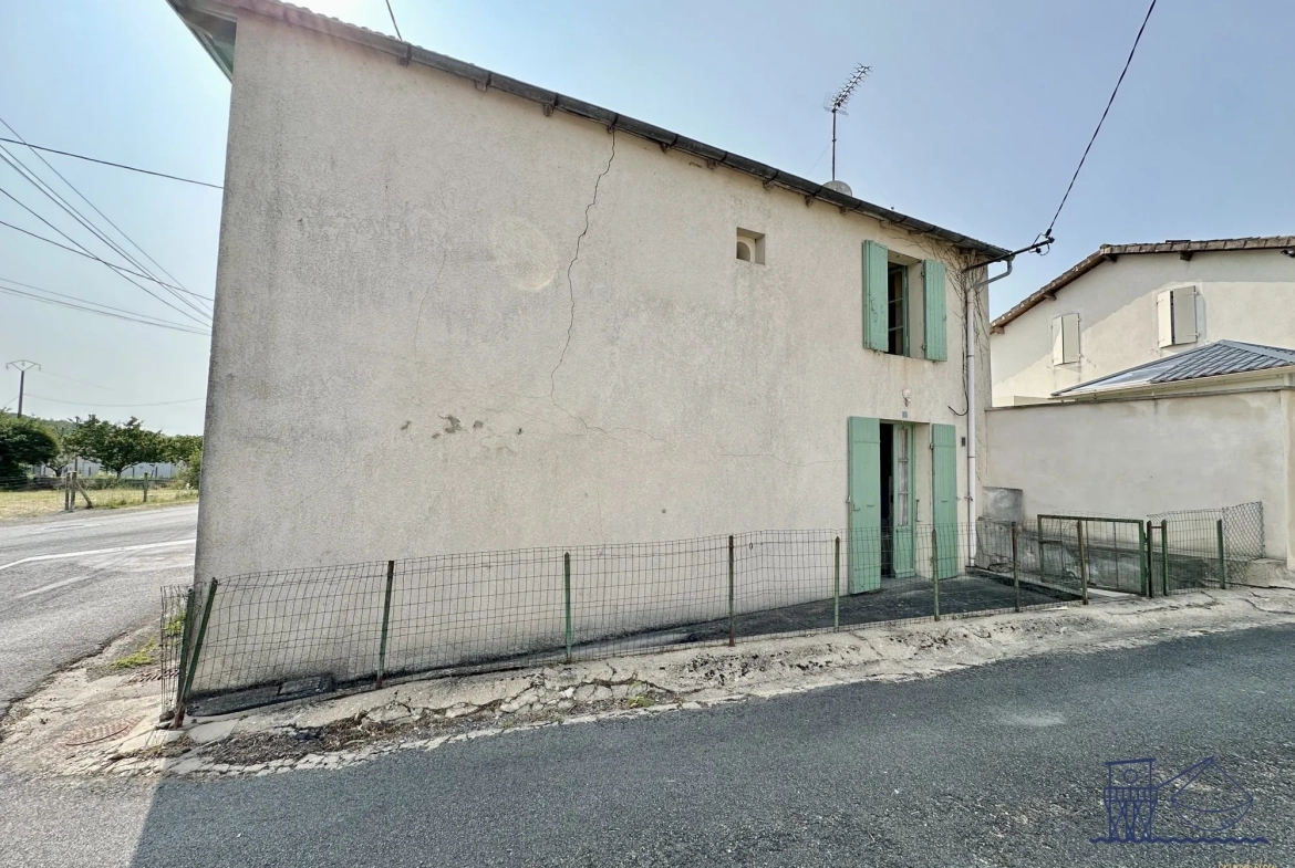 Maison à rénover de 66 m² à Saint-Fort-sur-Gironde avec jardin 