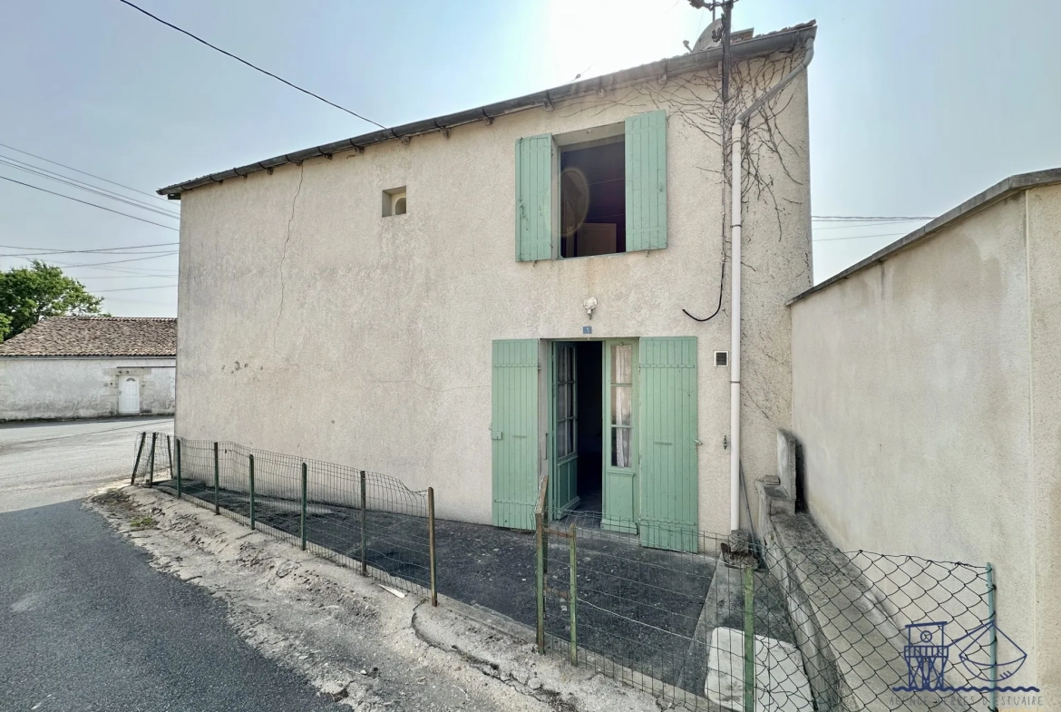 Maison à rénover de 66 m² à Saint-Fort-sur-Gironde avec jardin 