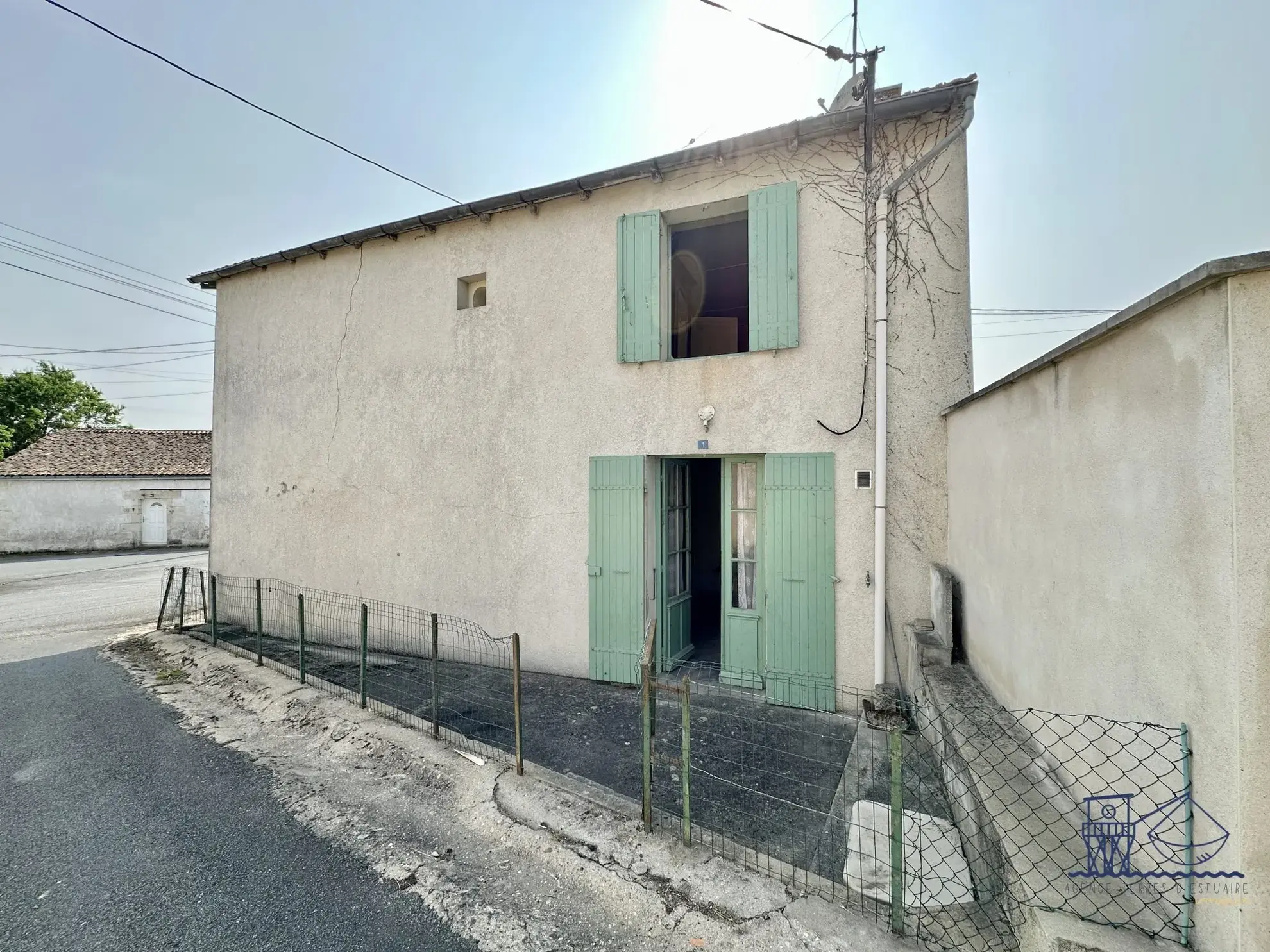 Maison à rénover de 66 m² à Saint-Fort-sur-Gironde avec jardin 
