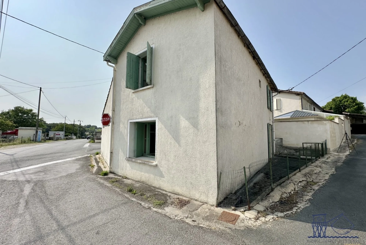 Maison à rénover de 66 m² à Saint-Fort-sur-Gironde avec jardin 