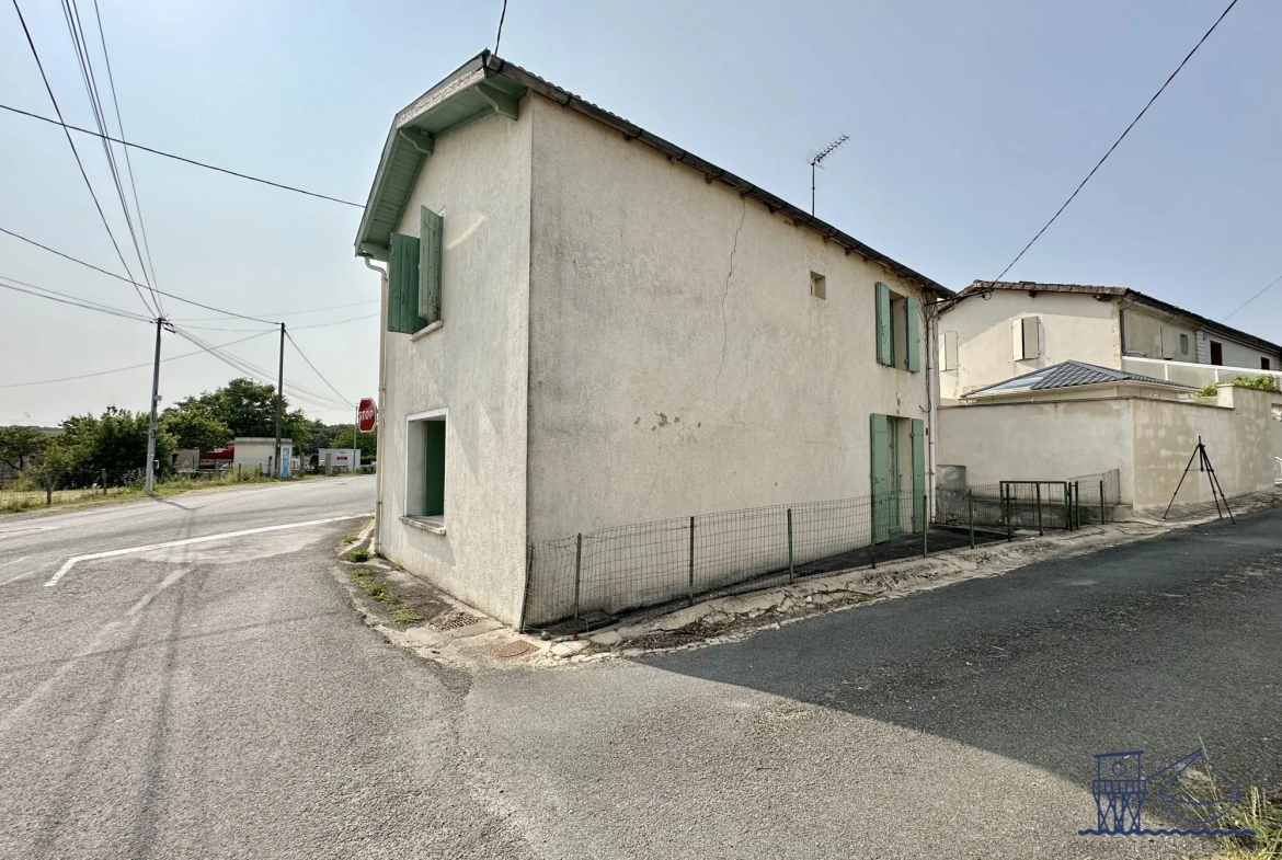 Maison à rénover de 66 m² à Saint-Fort-sur-Gironde avec jardin 