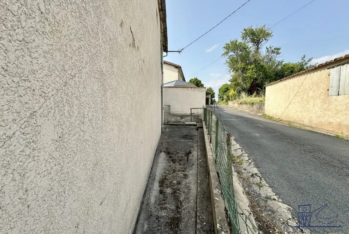 Maison à rénover de 66 m² à Saint-Fort-sur-Gironde avec jardin 