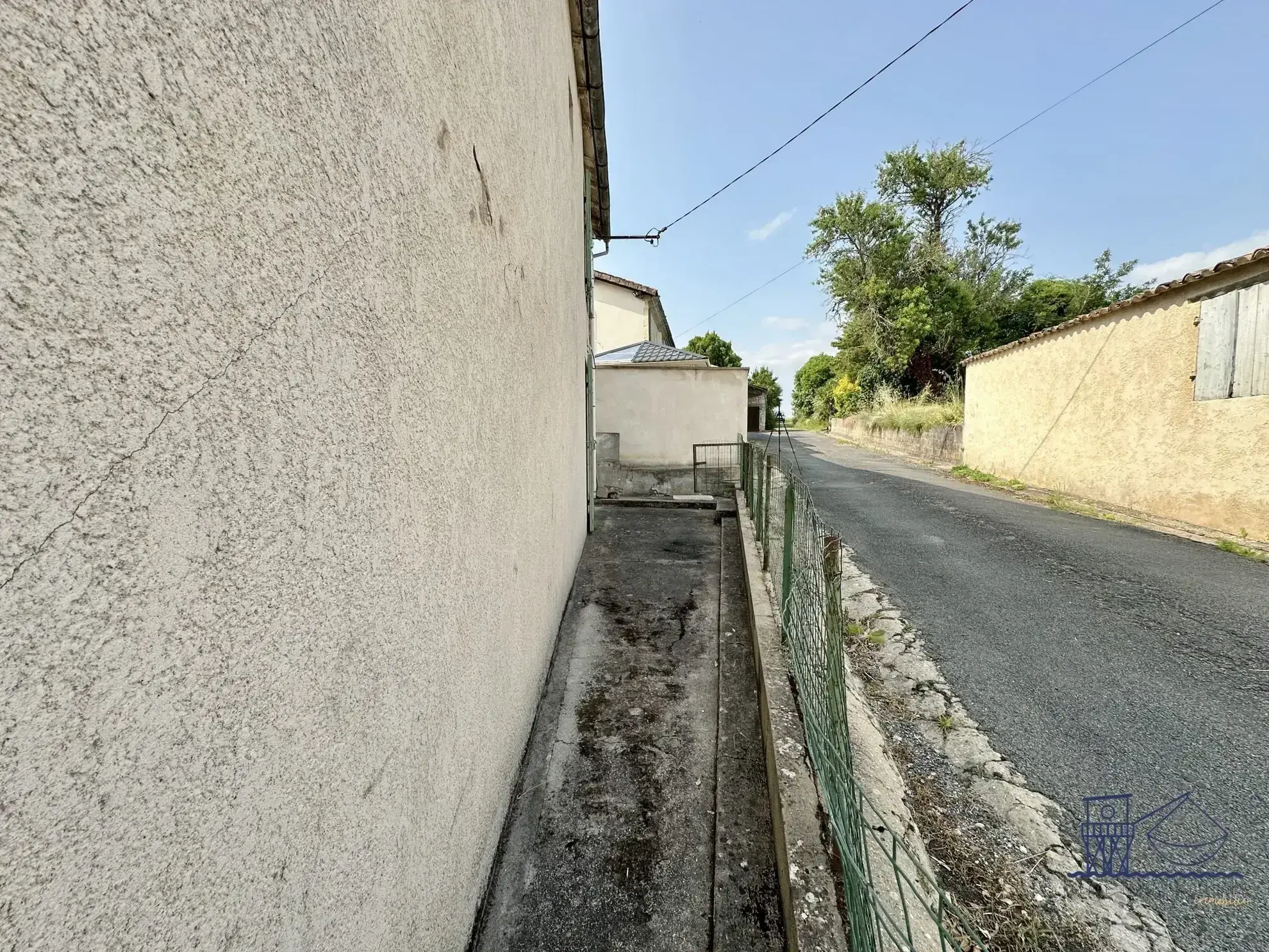 Maison à rénover de 66 m² à Saint-Fort-sur-Gironde avec jardin 