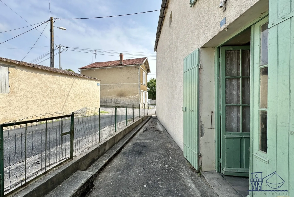 Maison à rénover de 66 m² à Saint-Fort-sur-Gironde avec jardin 