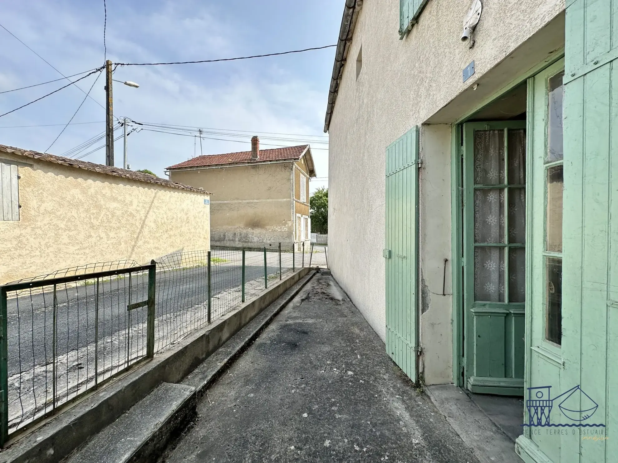 Maison à rénover de 66 m² à Saint-Fort-sur-Gironde avec jardin 