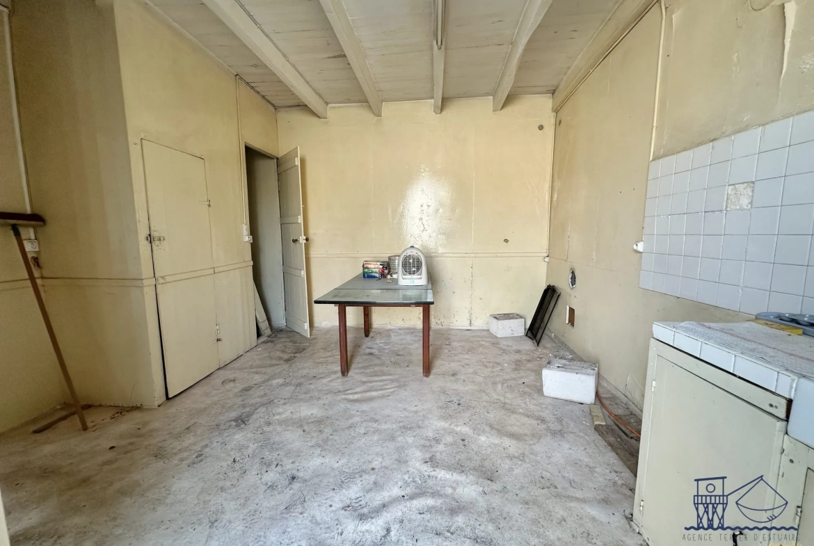 Maison à rénover de 66 m² à Saint-Fort-sur-Gironde avec jardin 