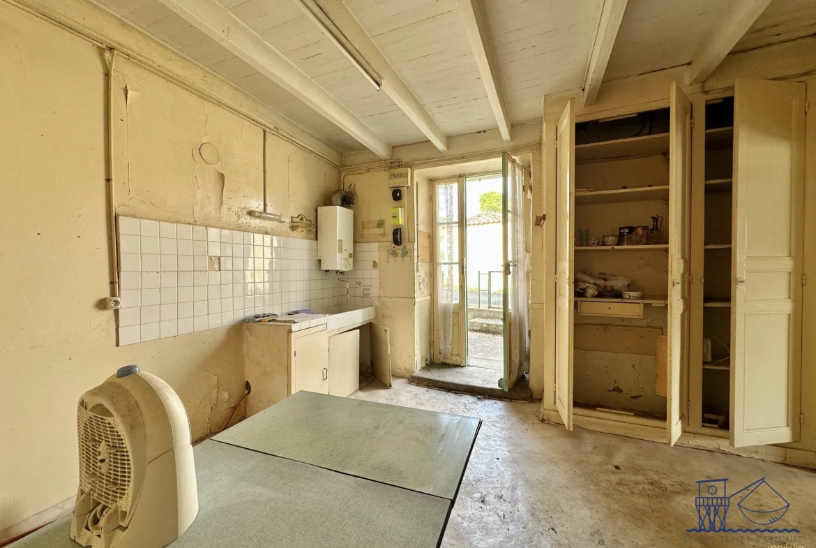 Maison à rénover de 66 m² à Saint-Fort-sur-Gironde avec jardin 