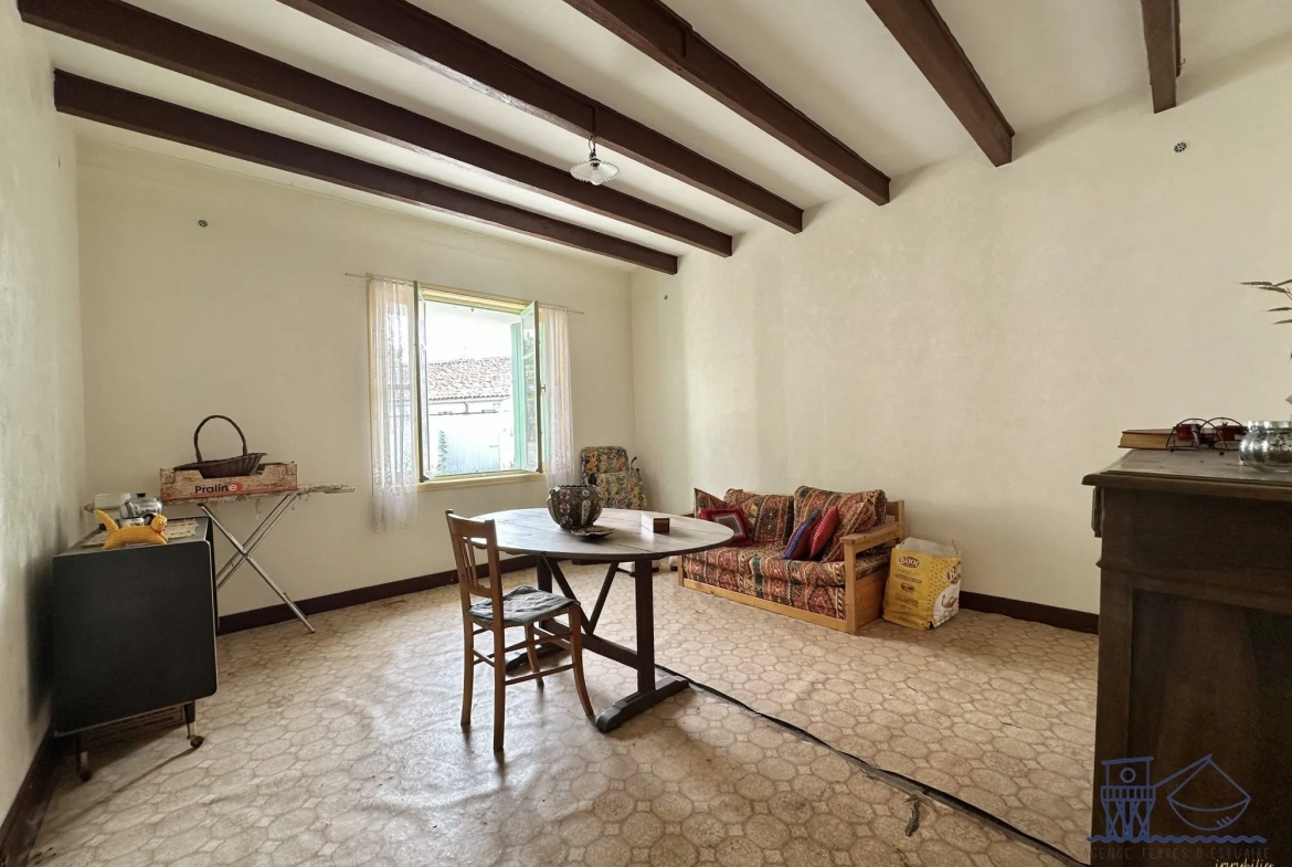 Maison à rénover de 66 m² à Saint-Fort-sur-Gironde avec jardin 