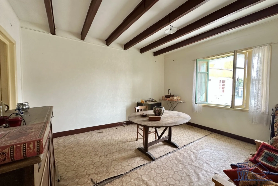 Maison à rénover de 66 m² à Saint-Fort-sur-Gironde avec jardin 