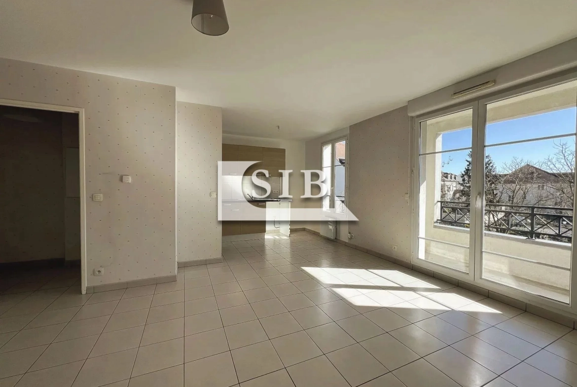 Montlhéry, bel appartement 2 pièces avec loggia et parking 