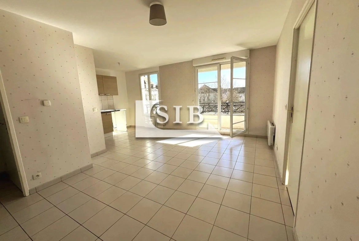 Montlhéry, bel appartement 2 pièces avec loggia et parking 