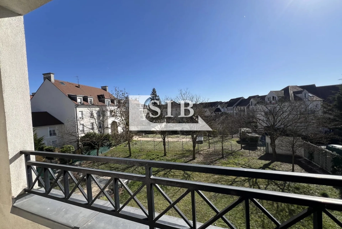 Montlhéry, bel appartement 2 pièces avec loggia et parking 