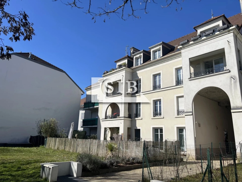Montlhéry, bel appartement 2 pièces avec loggia et parking