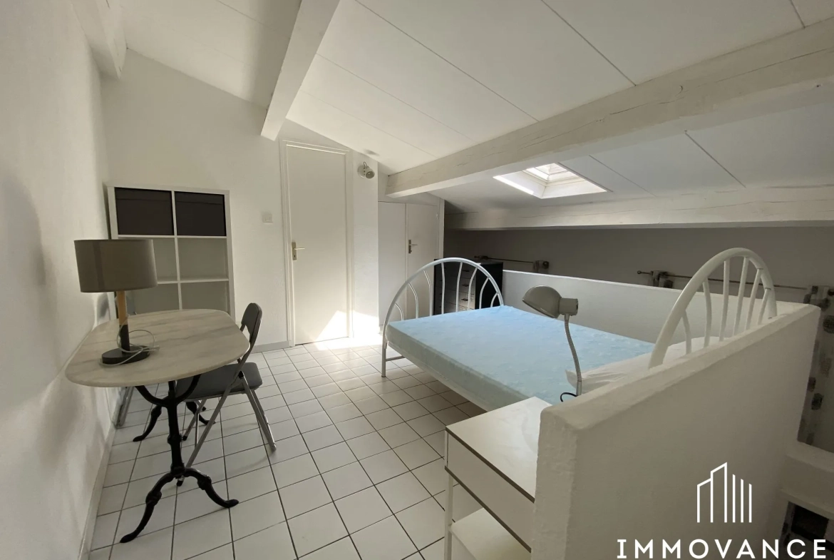Appartement duplex de 51 m² au centre de Montpellier, entièrement équipé et proche de la place de la Comédie 