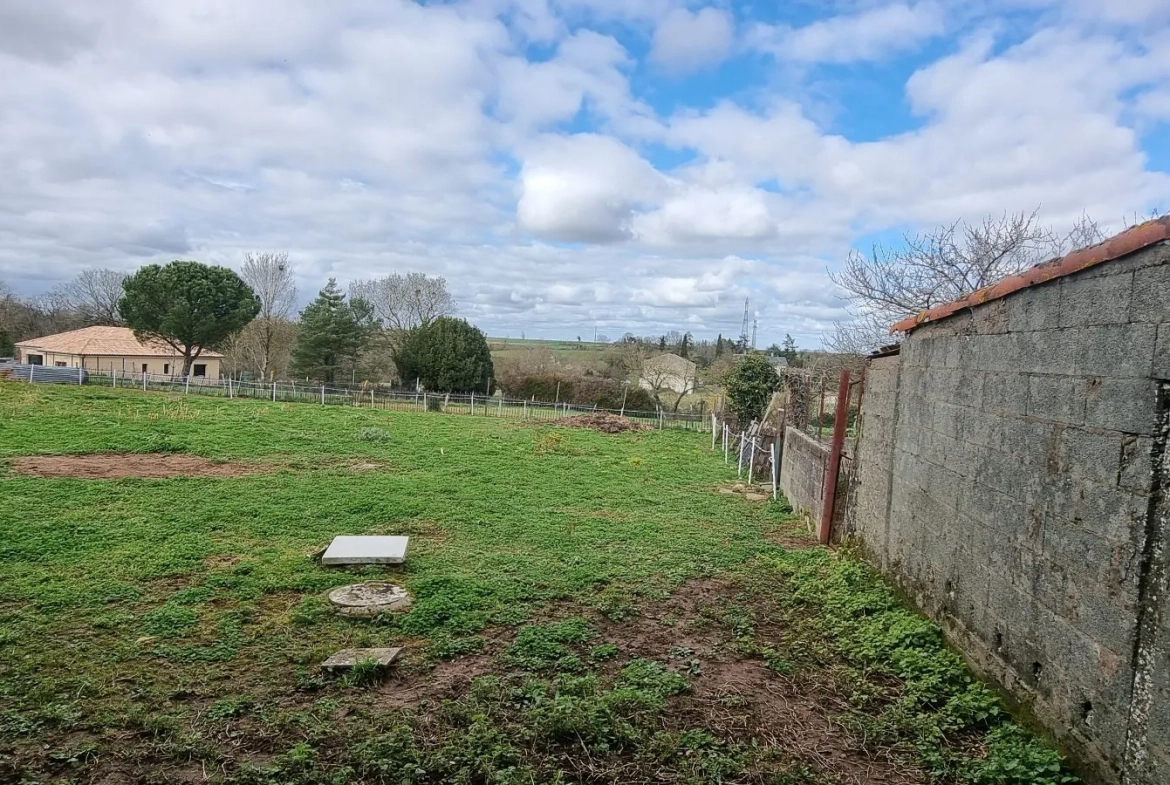 Maison ancienne à vendre à Niort - 54 m² avec grand terrain et travaux à prévoir 