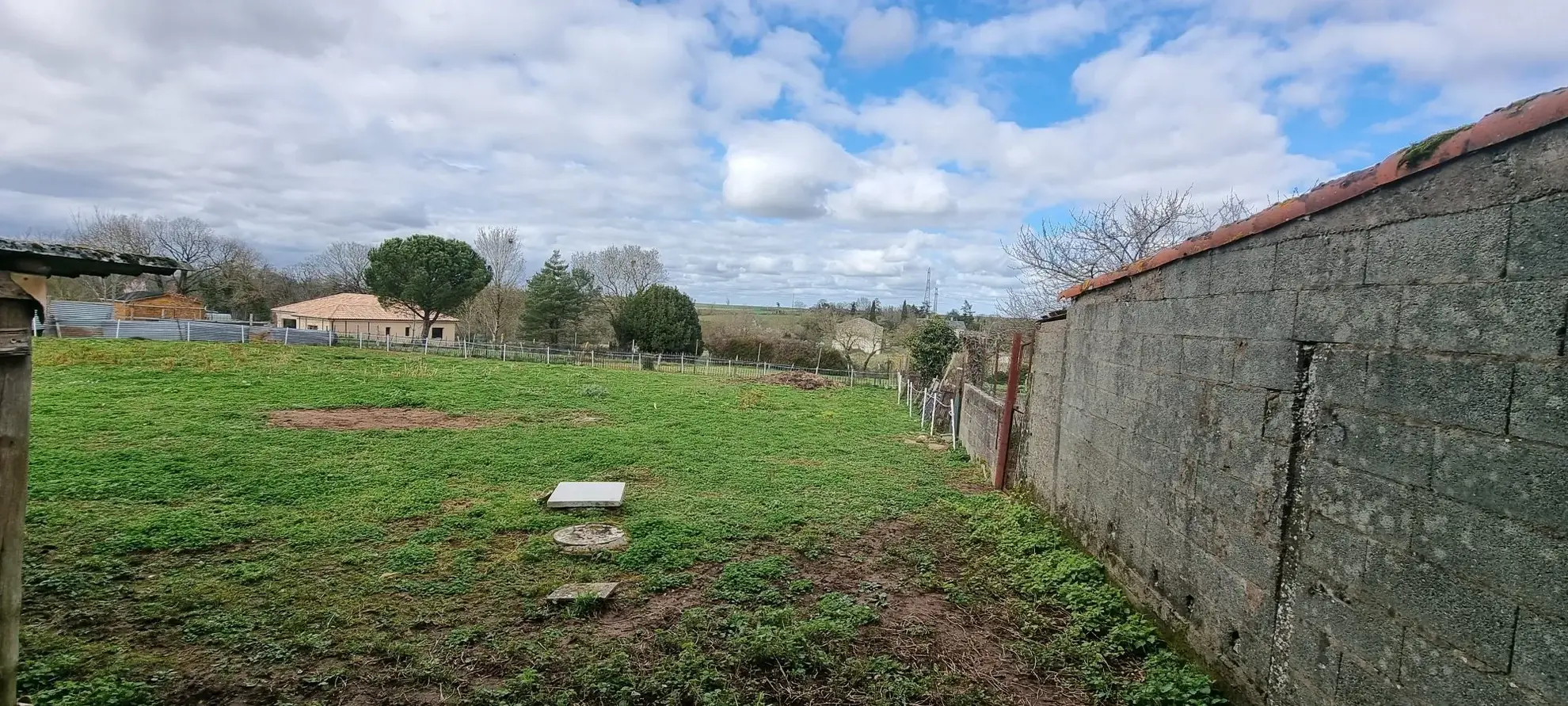 Maison ancienne à vendre à Niort - 54 m² avec grand terrain et travaux à prévoir 