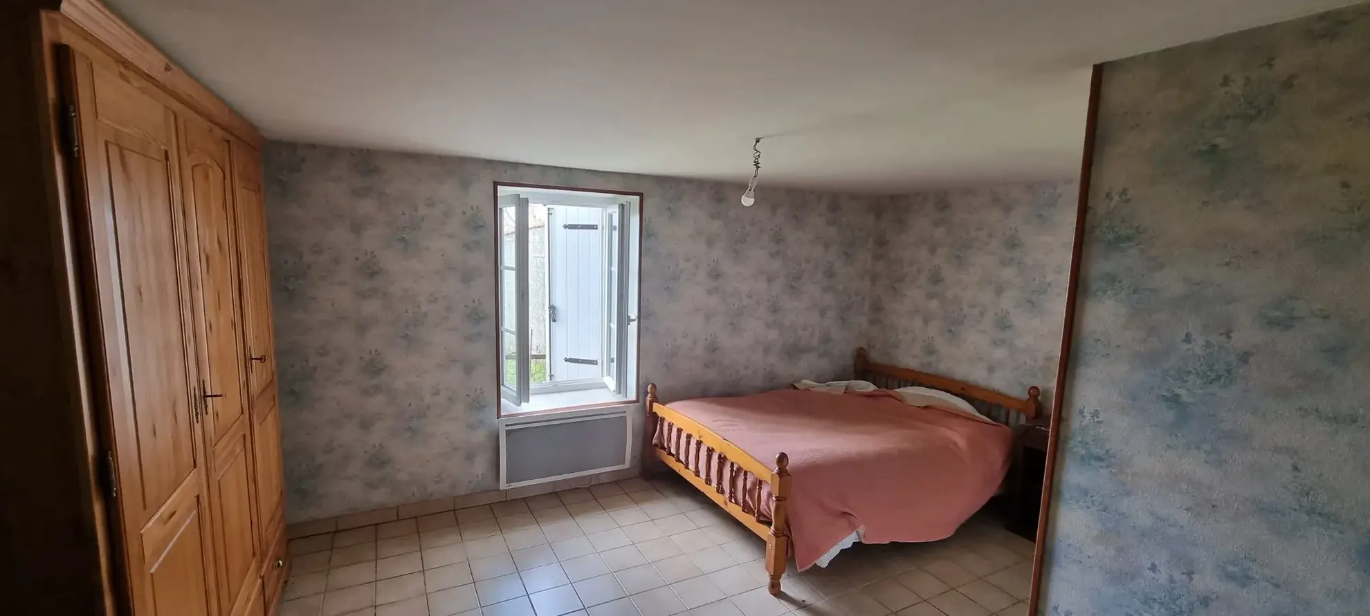 Maison ancienne à vendre à Niort - 54 m² avec grand terrain et travaux à prévoir 