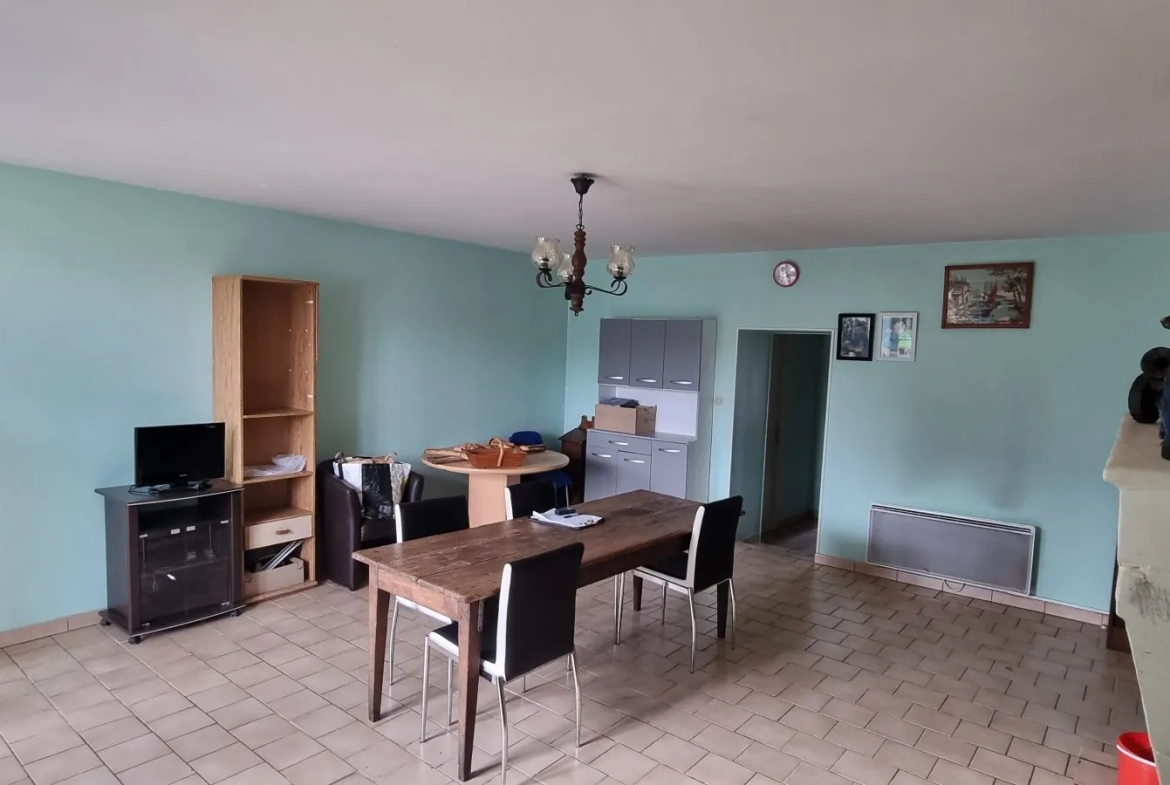 Maison ancienne à vendre à Niort - 54 m² avec grand terrain et travaux à prévoir 