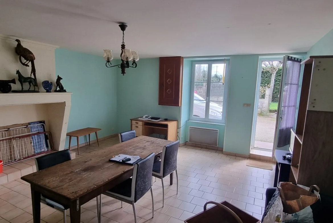 Maison ancienne à vendre à Niort - 54 m² avec grand terrain et travaux à prévoir 