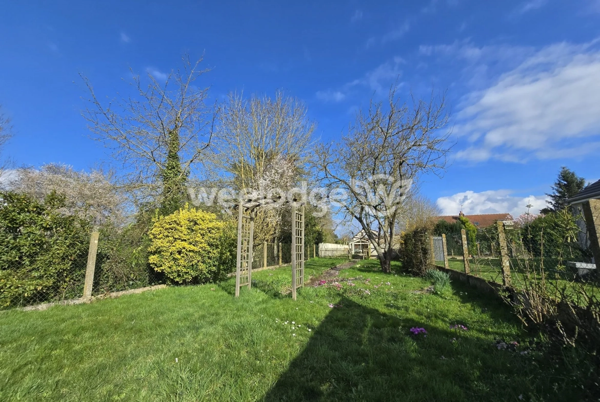 Maison ancienne à vendre à Bailleau-le-Pin avec jardin et potentiel de rénovation 