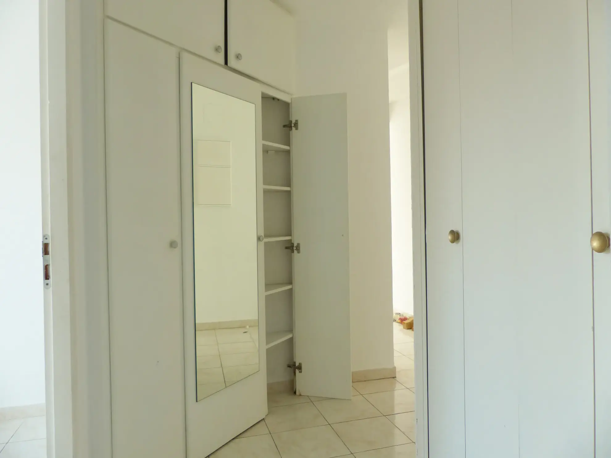 Appartement lumineux de 94 m2 à Lamalou-les-Bains avec véranda et vue dégagée 