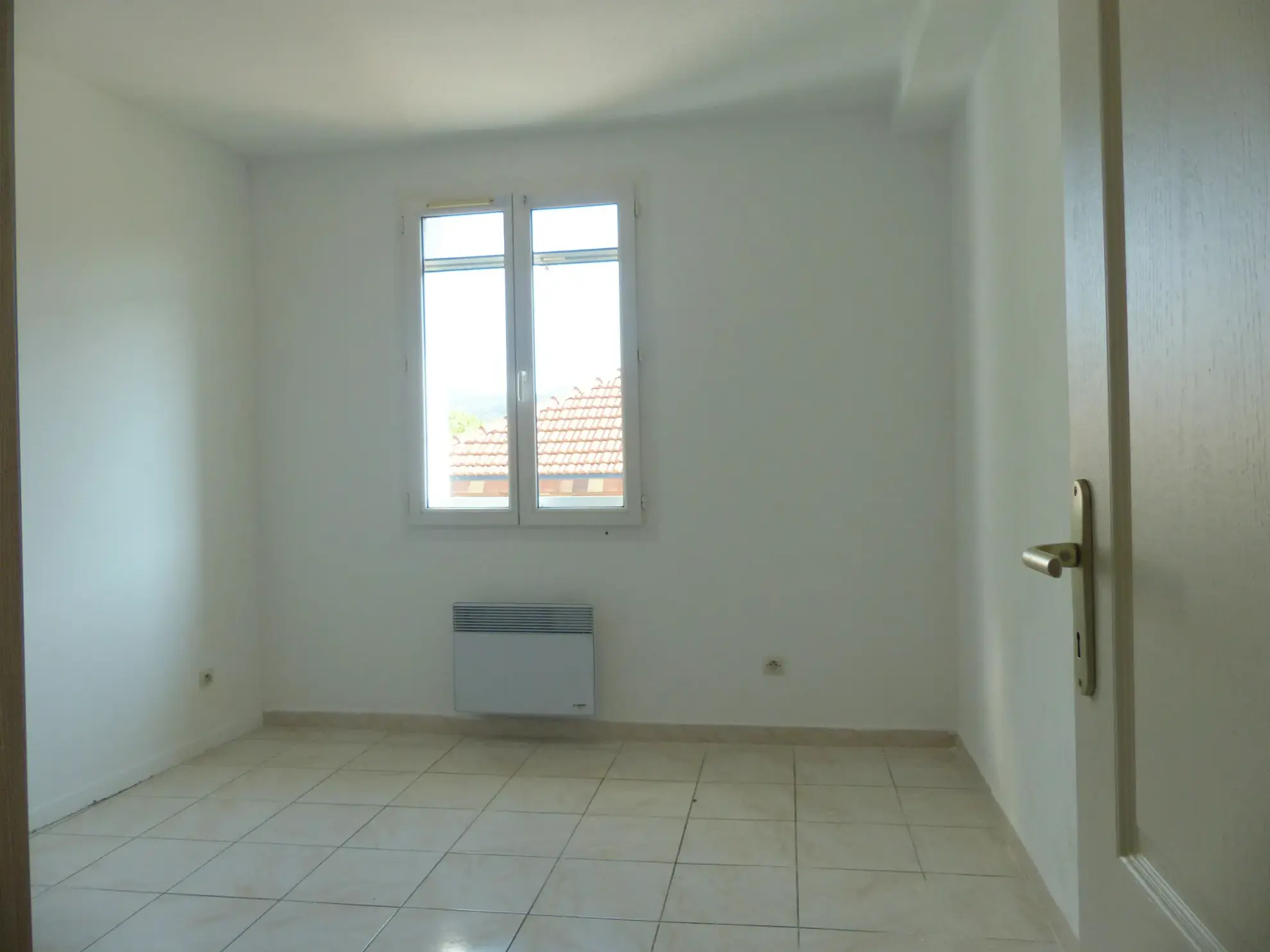 Appartement lumineux de 94 m2 à Lamalou-les-Bains avec véranda et vue dégagée 