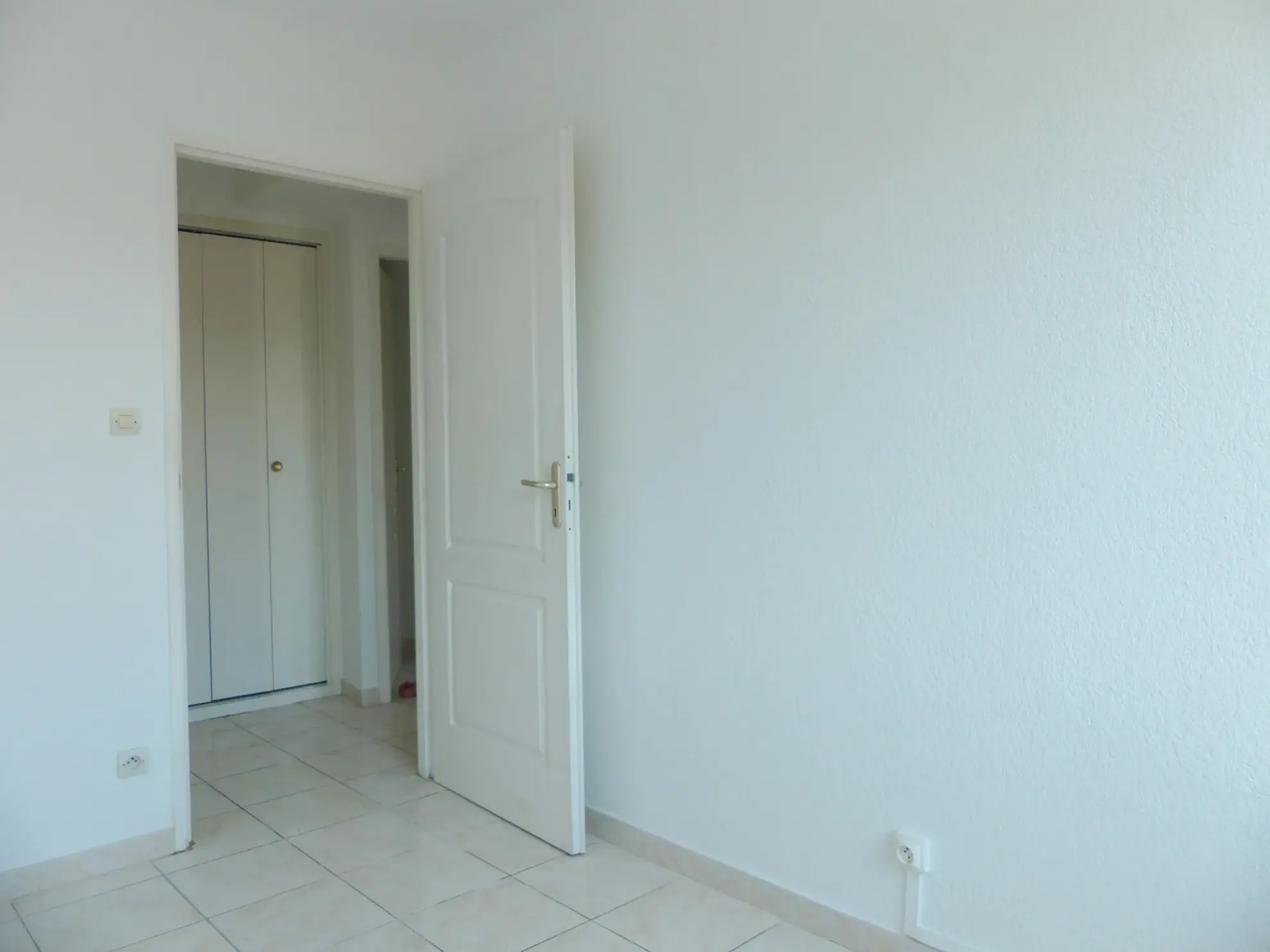 Appartement lumineux de 94 m2 à Lamalou-les-Bains avec véranda et vue dégagée 