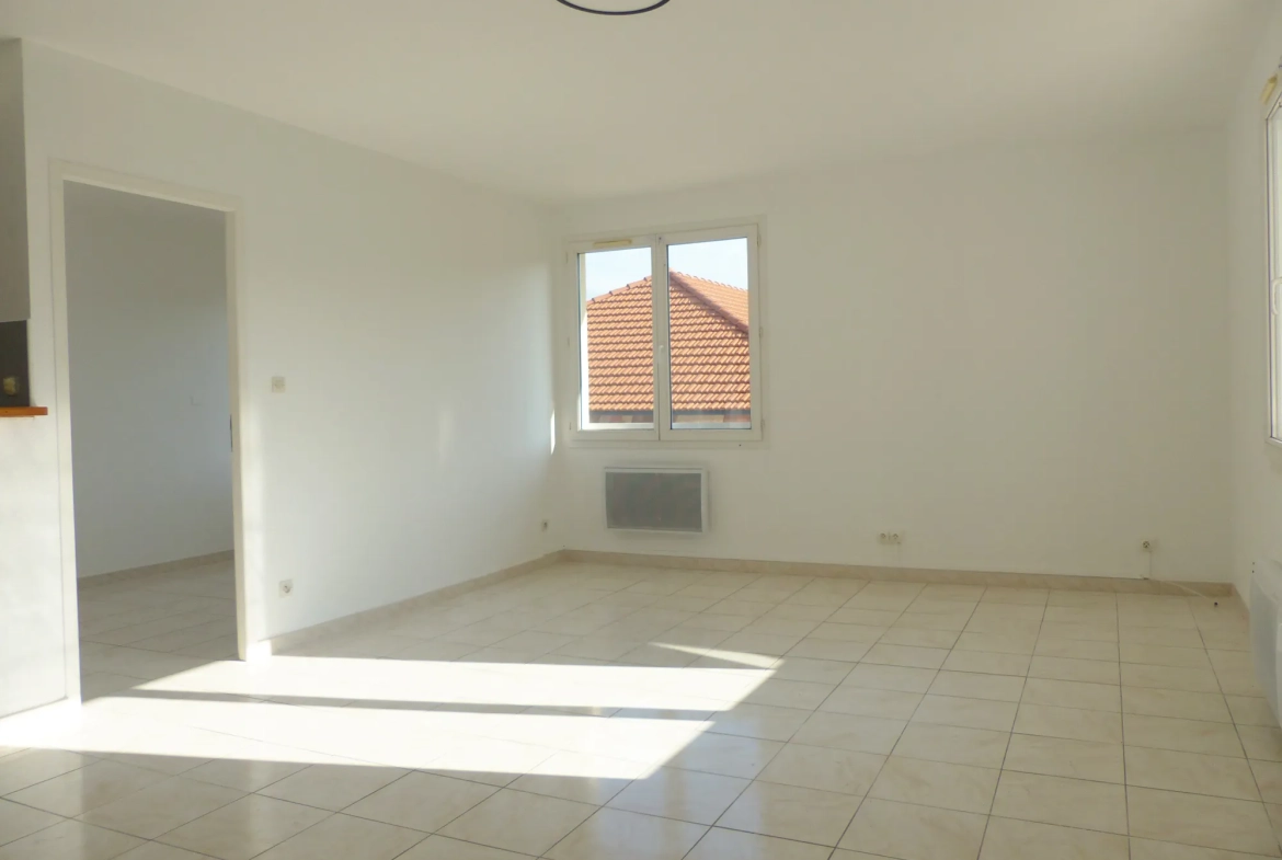 Appartement lumineux de 94 m2 à Lamalou-les-Bains avec véranda et vue dégagée 