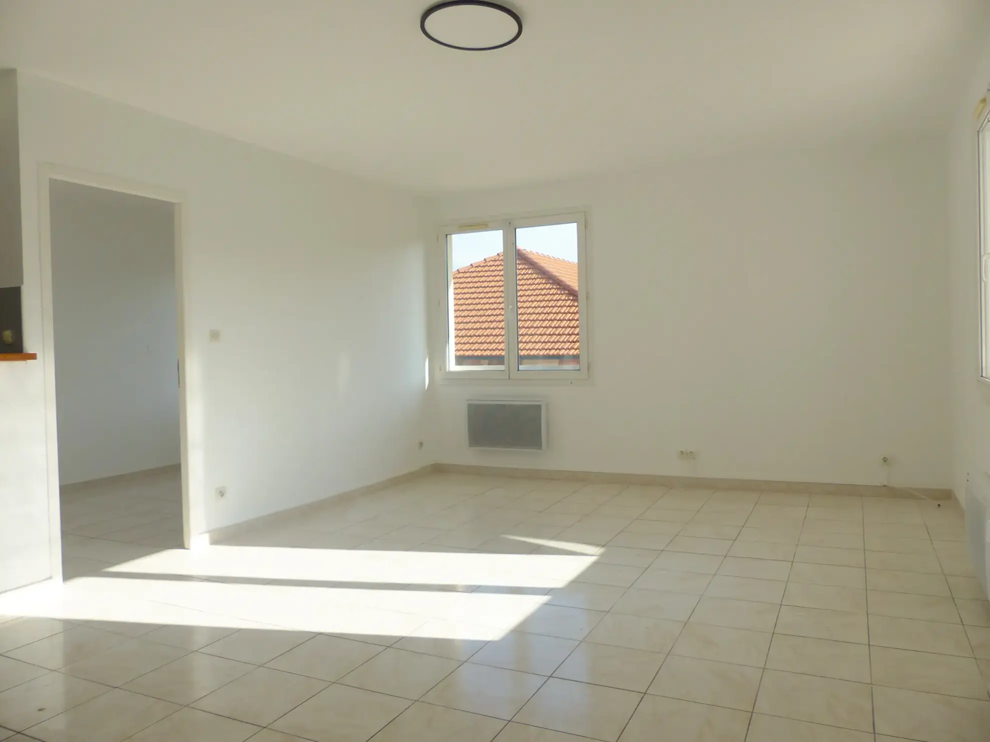 Appartement lumineux de 94 m2 à Lamalou-les-Bains avec véranda et vue dégagée 