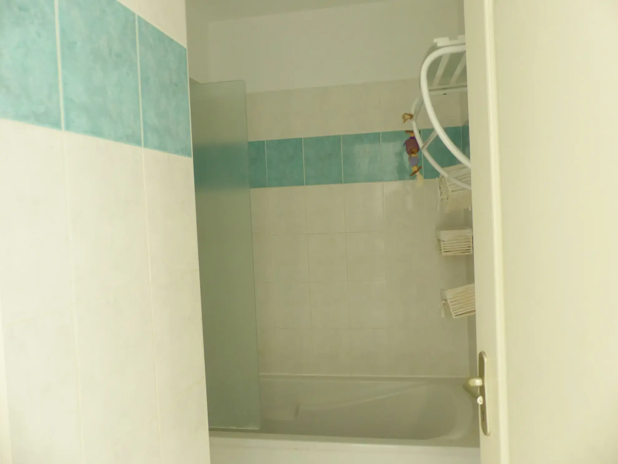 Appartement lumineux de 94 m2 à Lamalou-les-Bains avec véranda et vue dégagée 