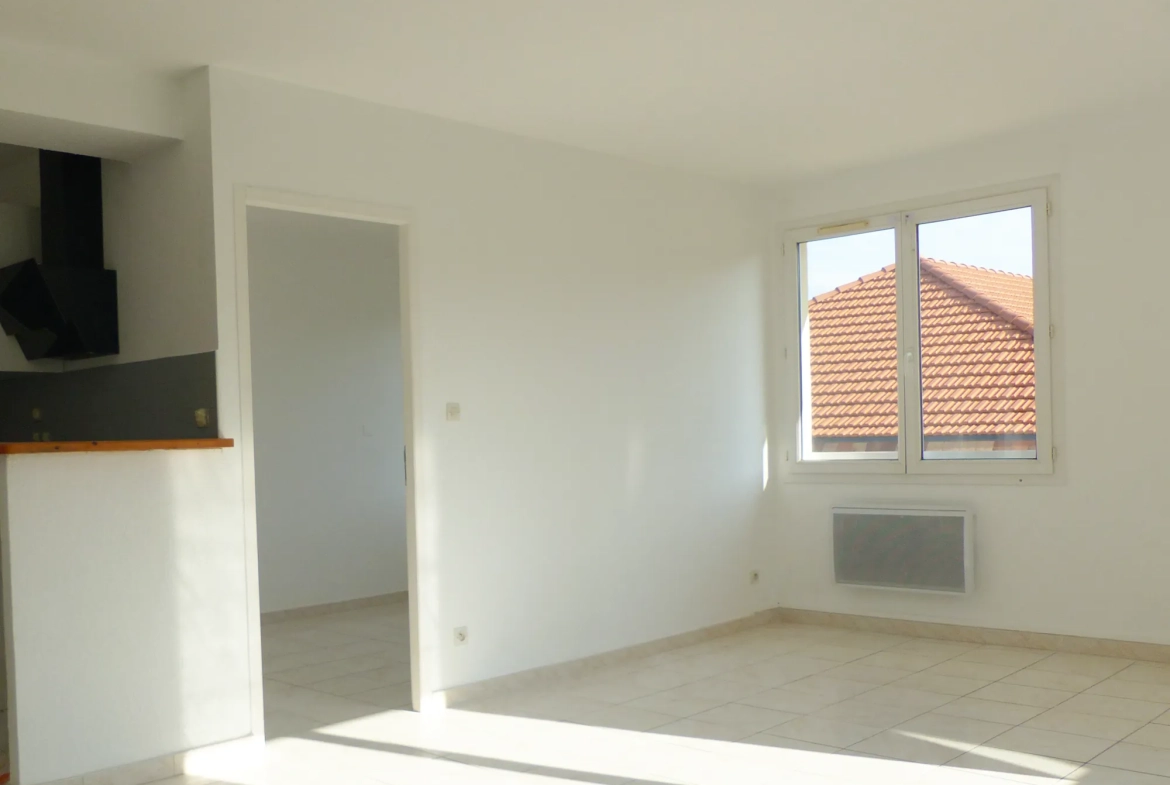 Appartement lumineux de 94 m2 à Lamalou-les-Bains avec véranda et vue dégagée 