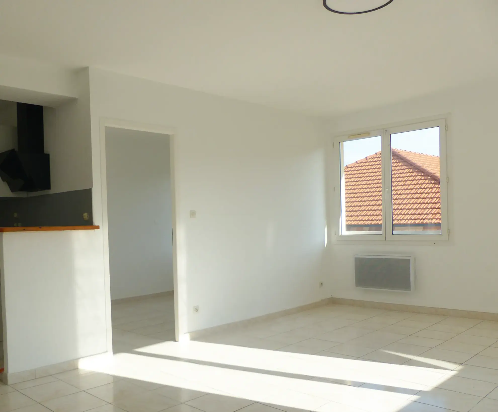 Appartement lumineux de 94 m2 à Lamalou-les-Bains avec véranda et vue dégagée 