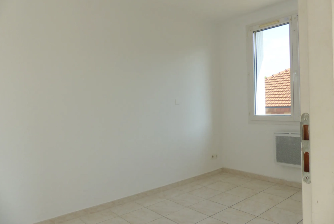 Appartement lumineux de 94 m2 à Lamalou-les-Bains avec véranda et vue dégagée 
