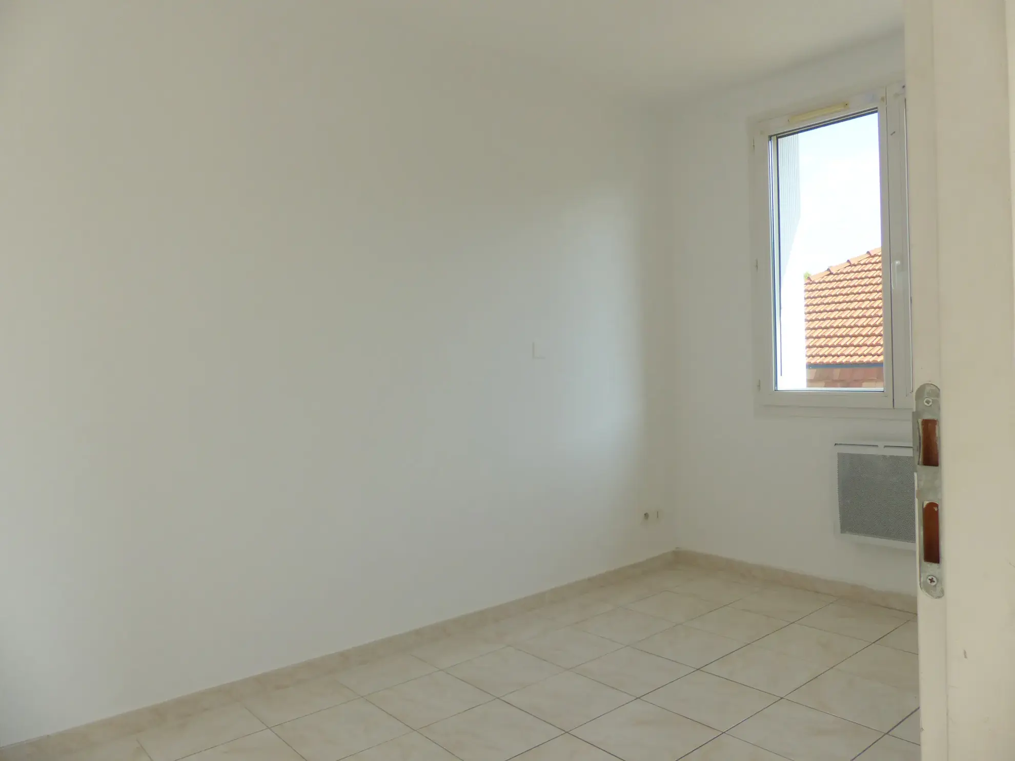 Appartement lumineux de 94 m2 à Lamalou-les-Bains avec véranda et vue dégagée 