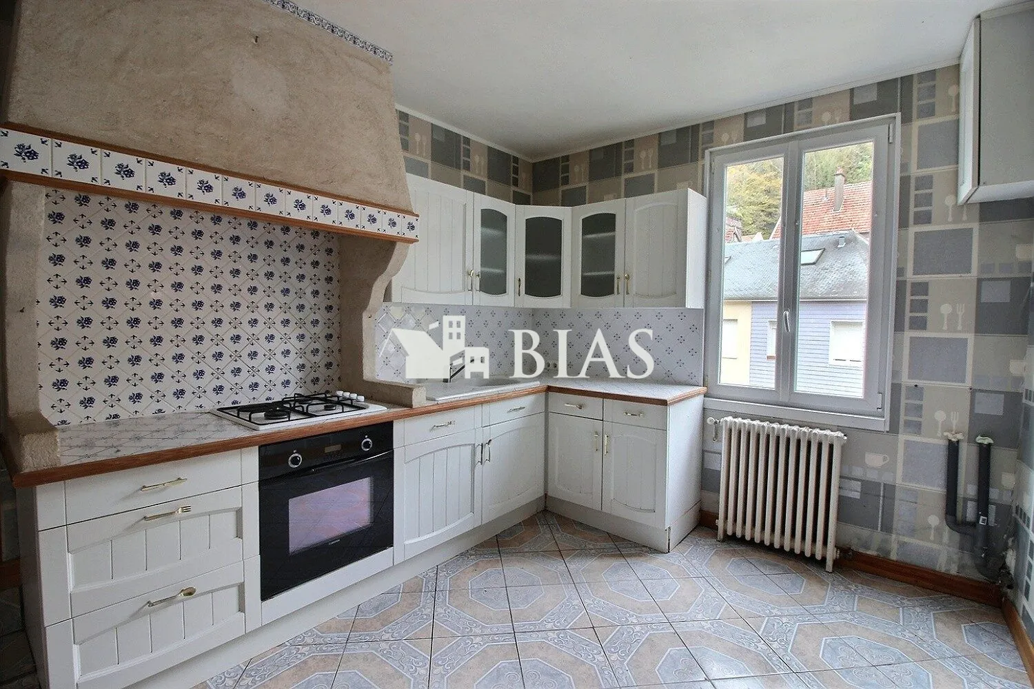 Maison à vendre avec cour et dépendance à Elbeuf, idéal investissement ou premier achat 