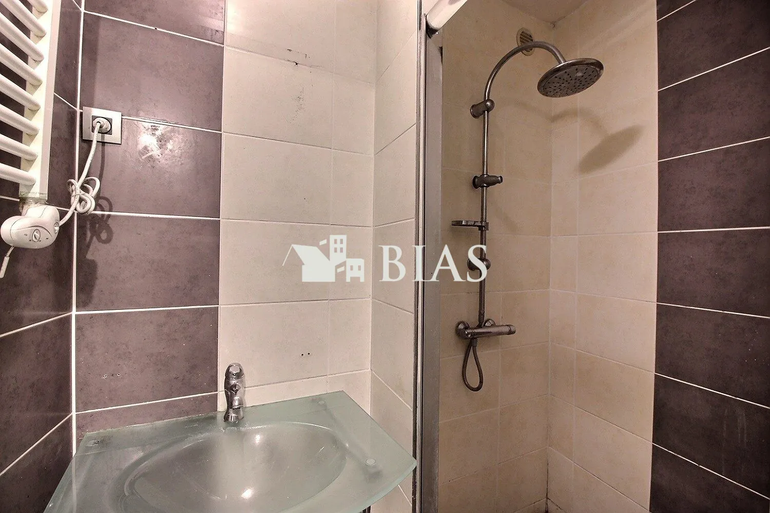 Maison à vendre avec cour et dépendance à Elbeuf, idéal investissement ou premier achat 