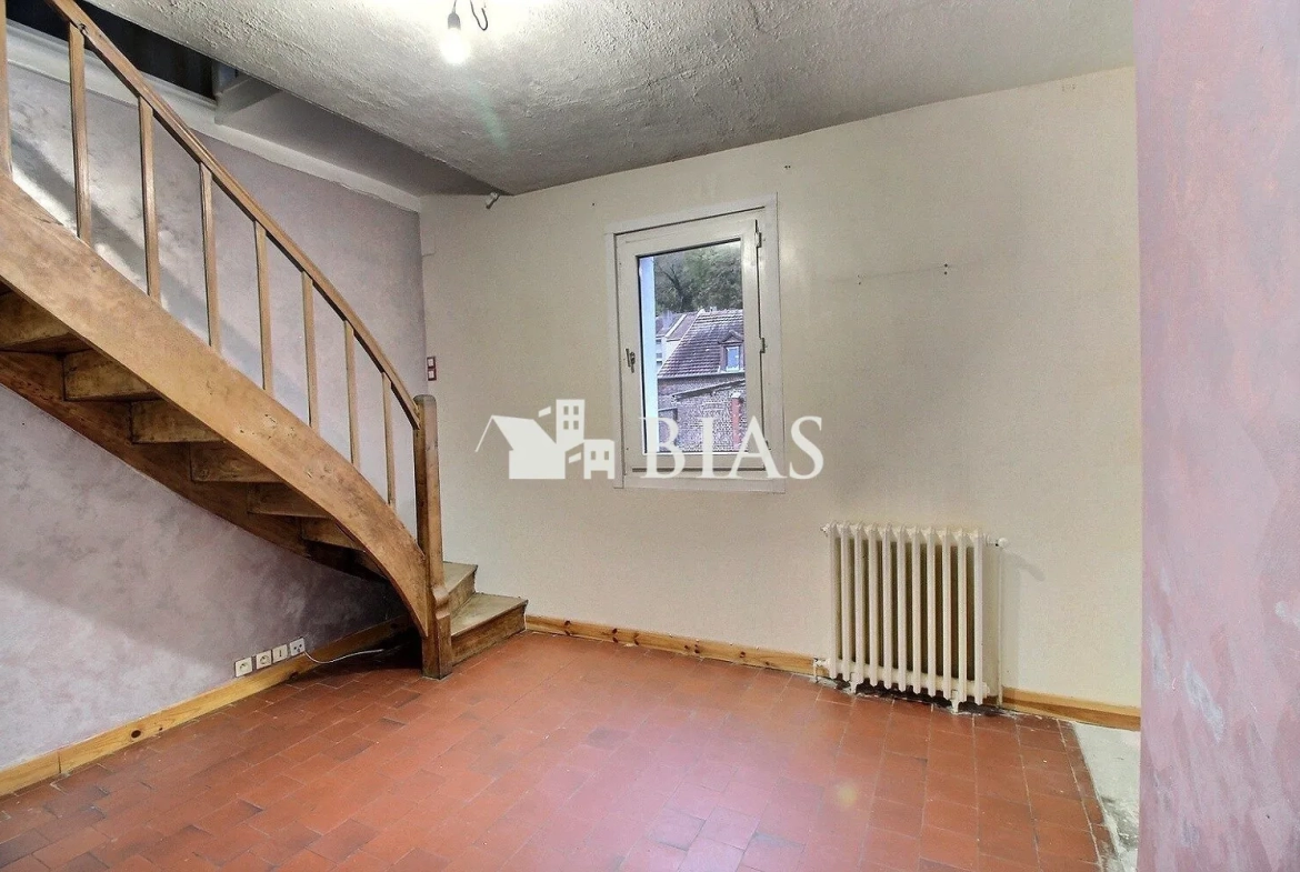 Maison à vendre avec cour et dépendance à Elbeuf, idéal investissement ou premier achat 