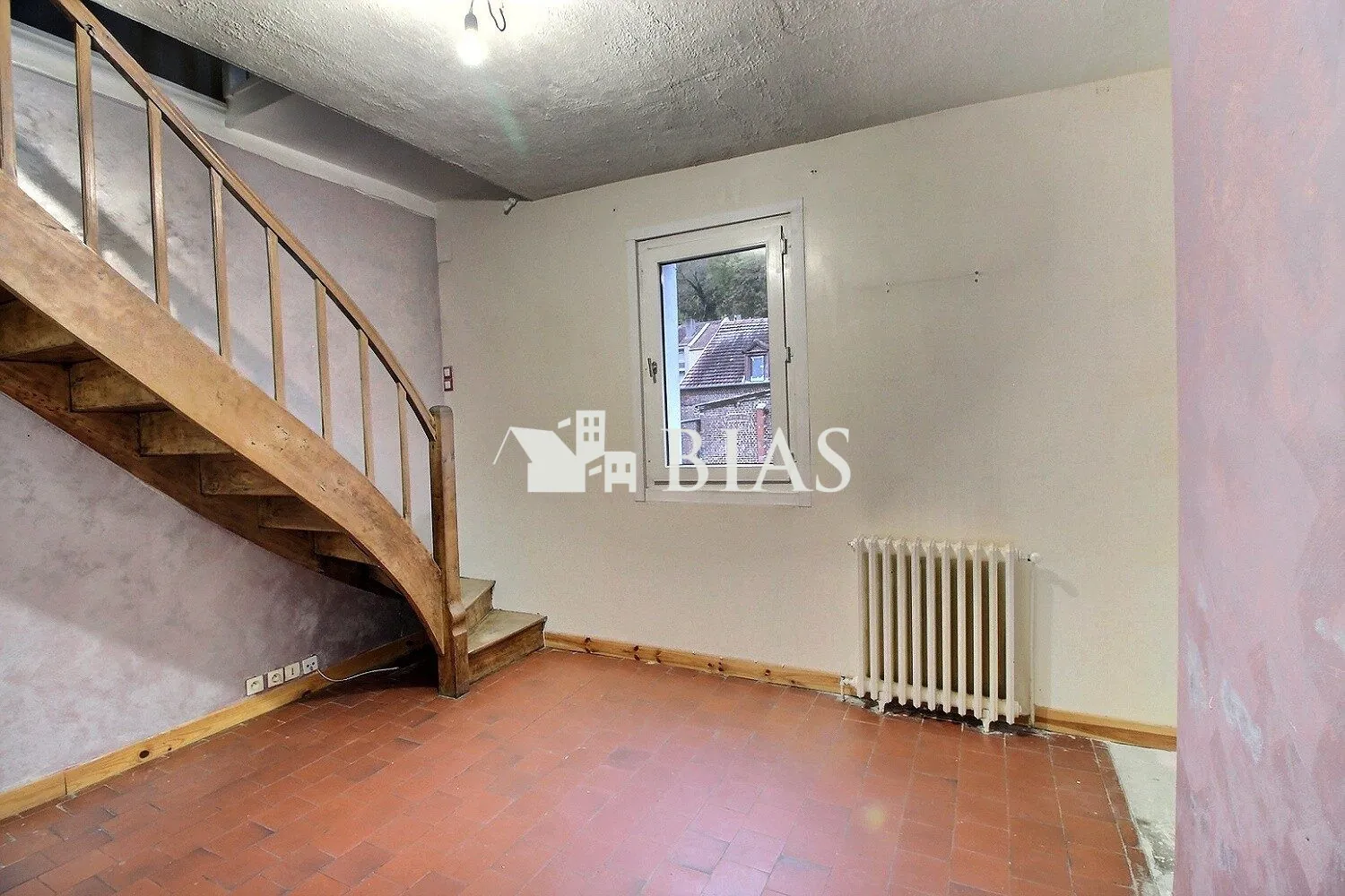 Maison à vendre avec cour et dépendance à Elbeuf, idéal investissement ou premier achat 
