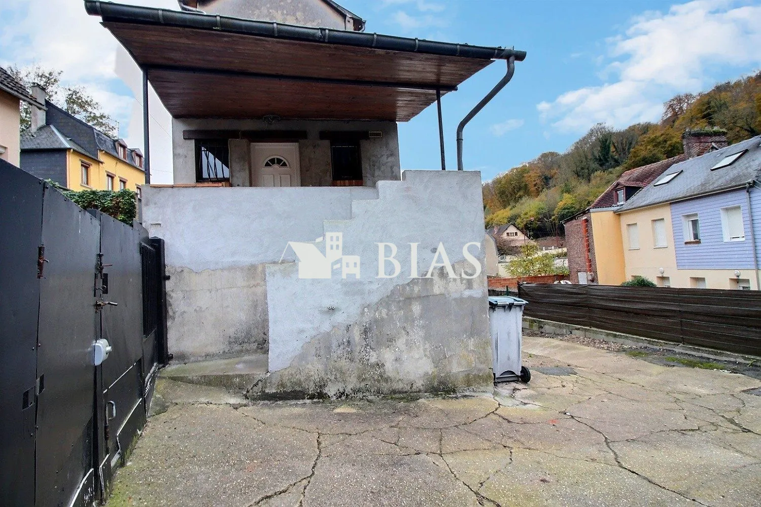 Maison à vendre avec cour et dépendance à Elbeuf, idéal investissement ou premier achat 