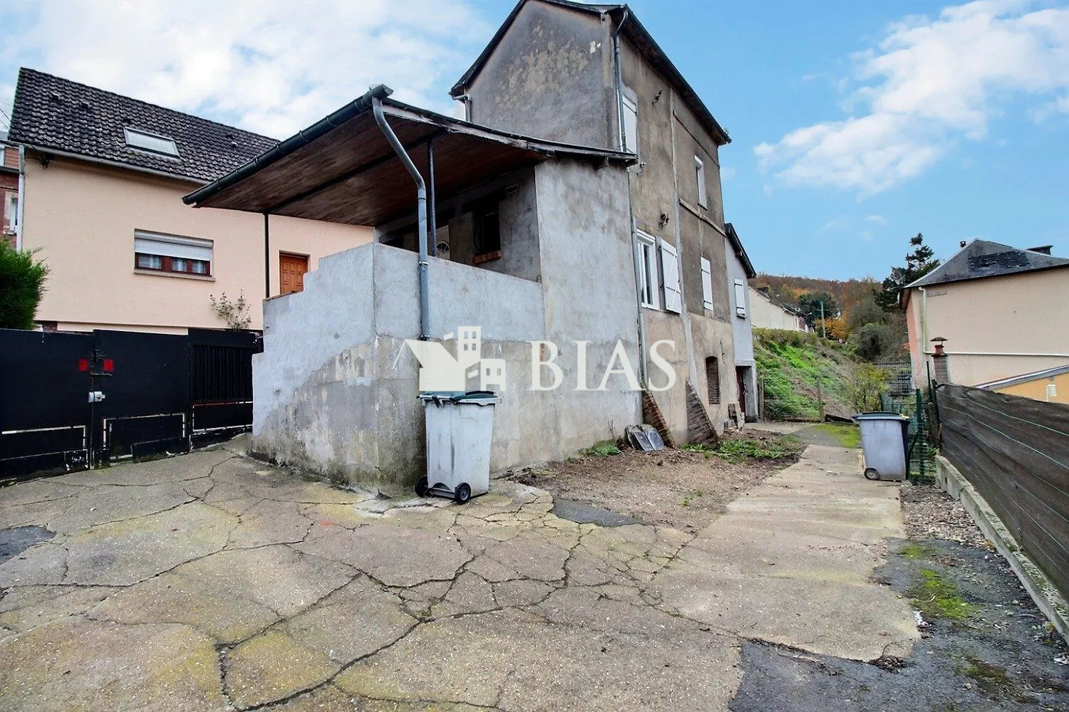 Maison à vendre avec cour et dépendance à Elbeuf, idéal investissement ou premier achat 