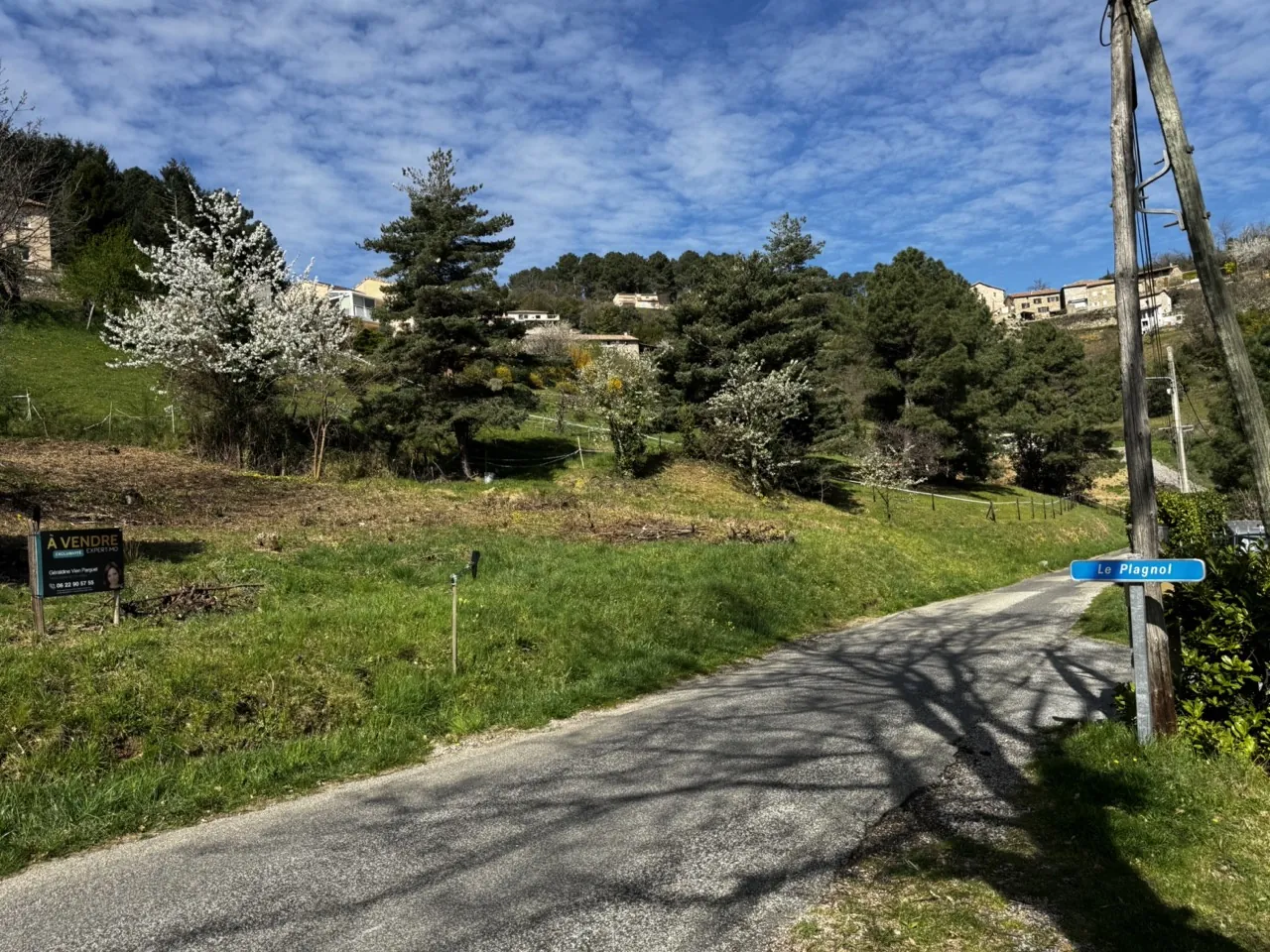 Magnifique terrain constructible à Vals les Bains avec vue montagne 