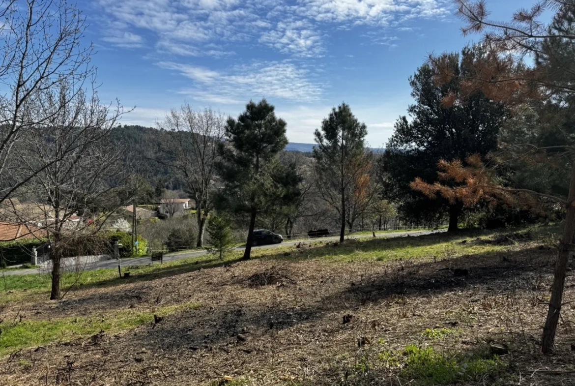 Magnifique terrain constructible à Vals les Bains avec vue montagne 
