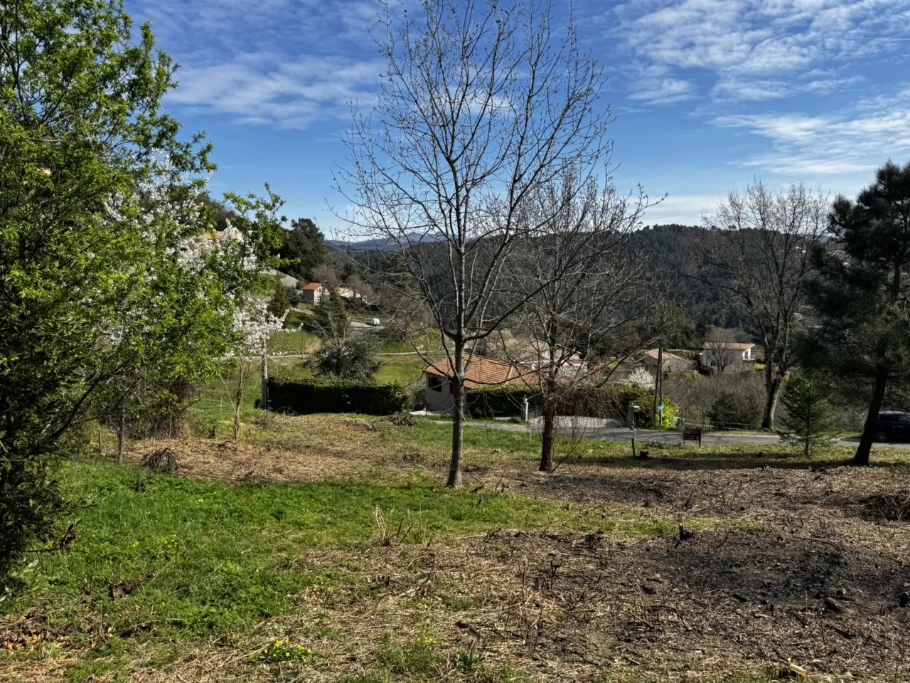 Magnifique terrain constructible à Vals les Bains avec vue montagne 