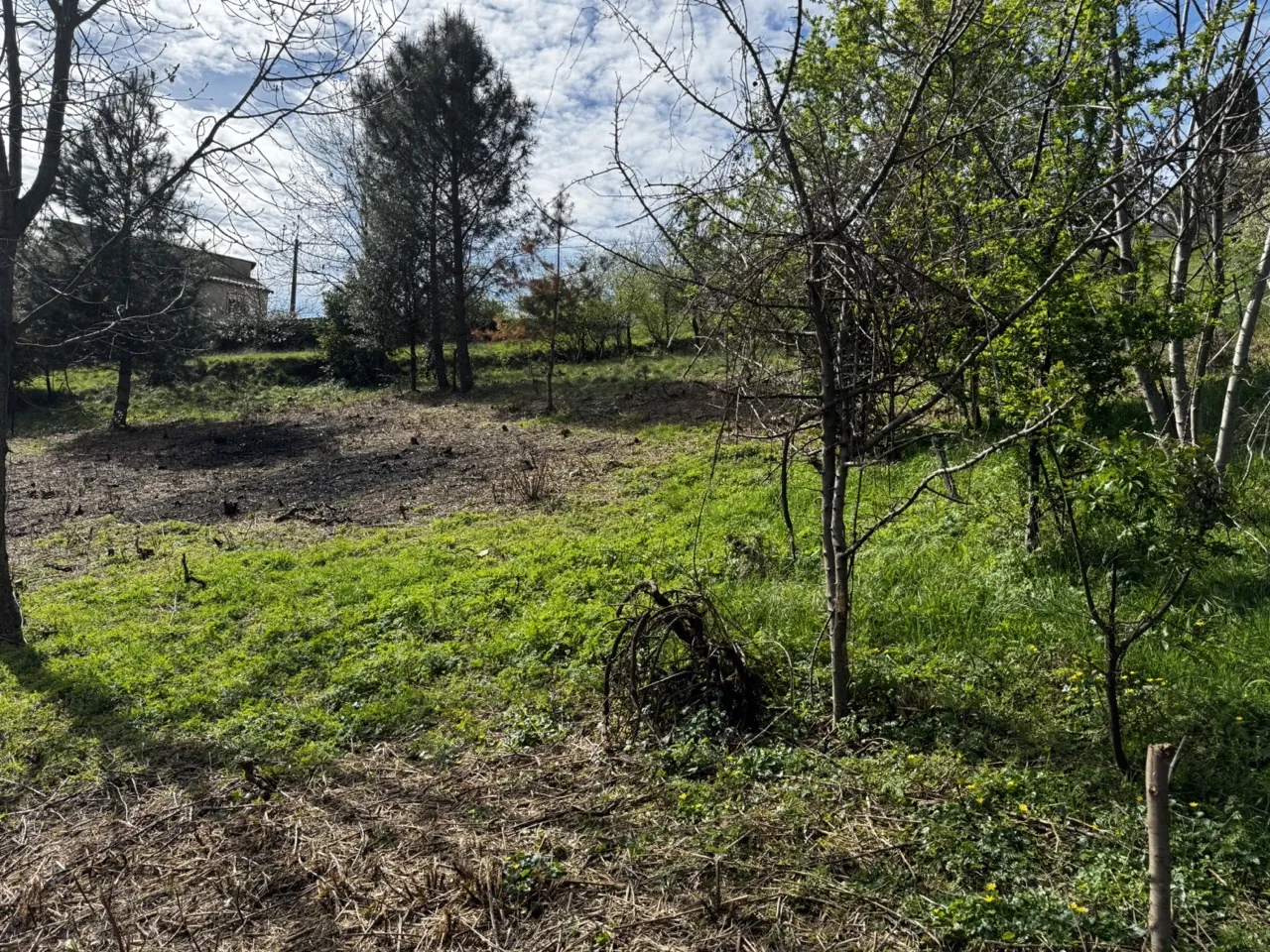Magnifique terrain constructible à Vals les Bains avec vue montagne 