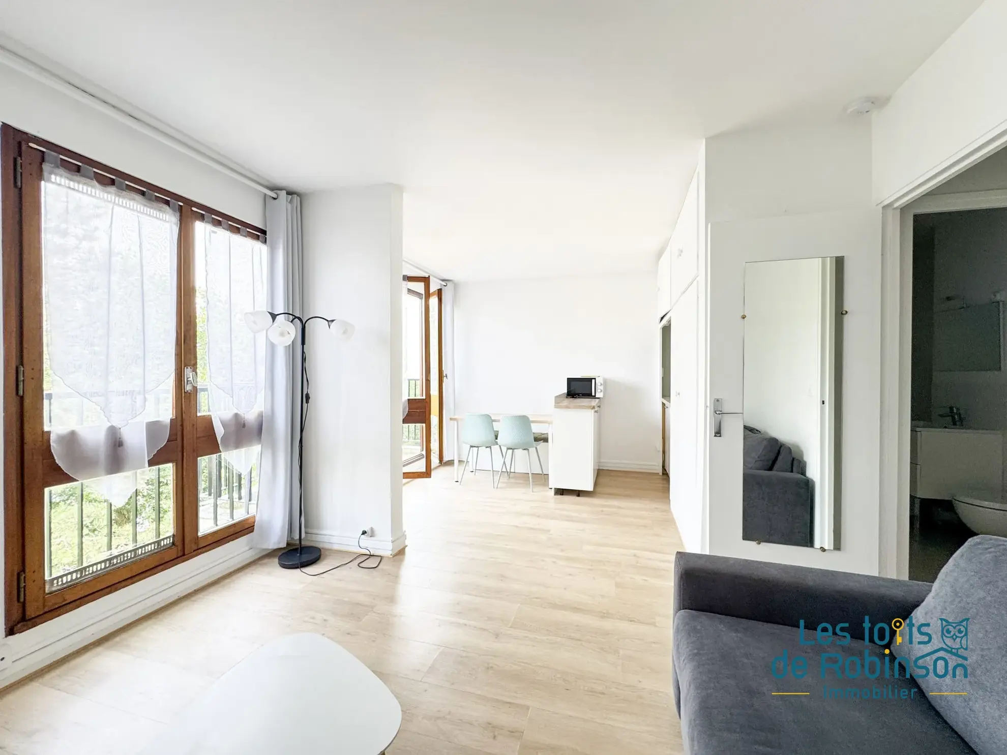 Charmant studio avec balcon, piscine et parking au Chesnay 