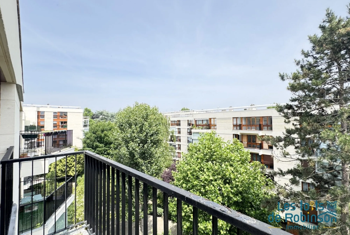 Charmant studio avec balcon, piscine et parking au Chesnay 