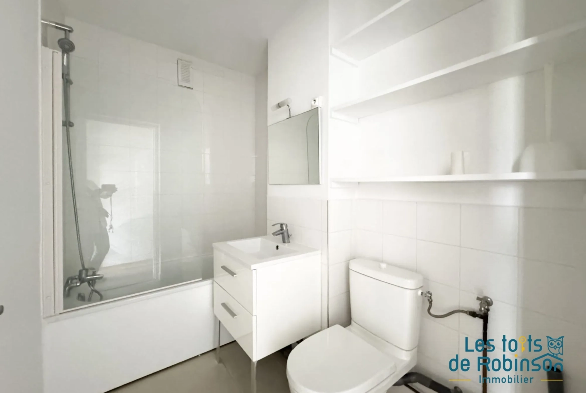 Charmant studio avec balcon, piscine et parking au Chesnay 