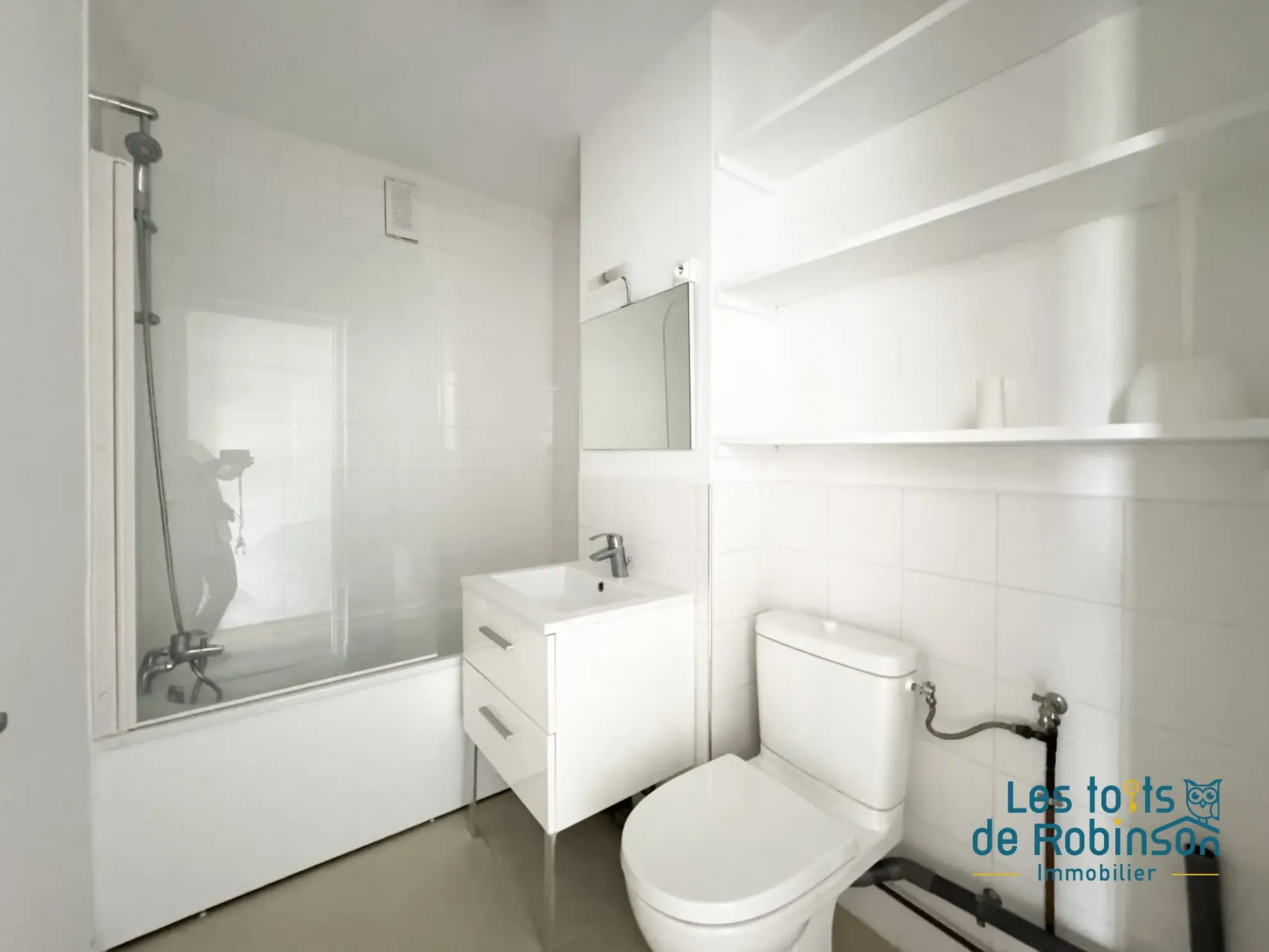 Charmant studio avec balcon, piscine et parking au Chesnay 