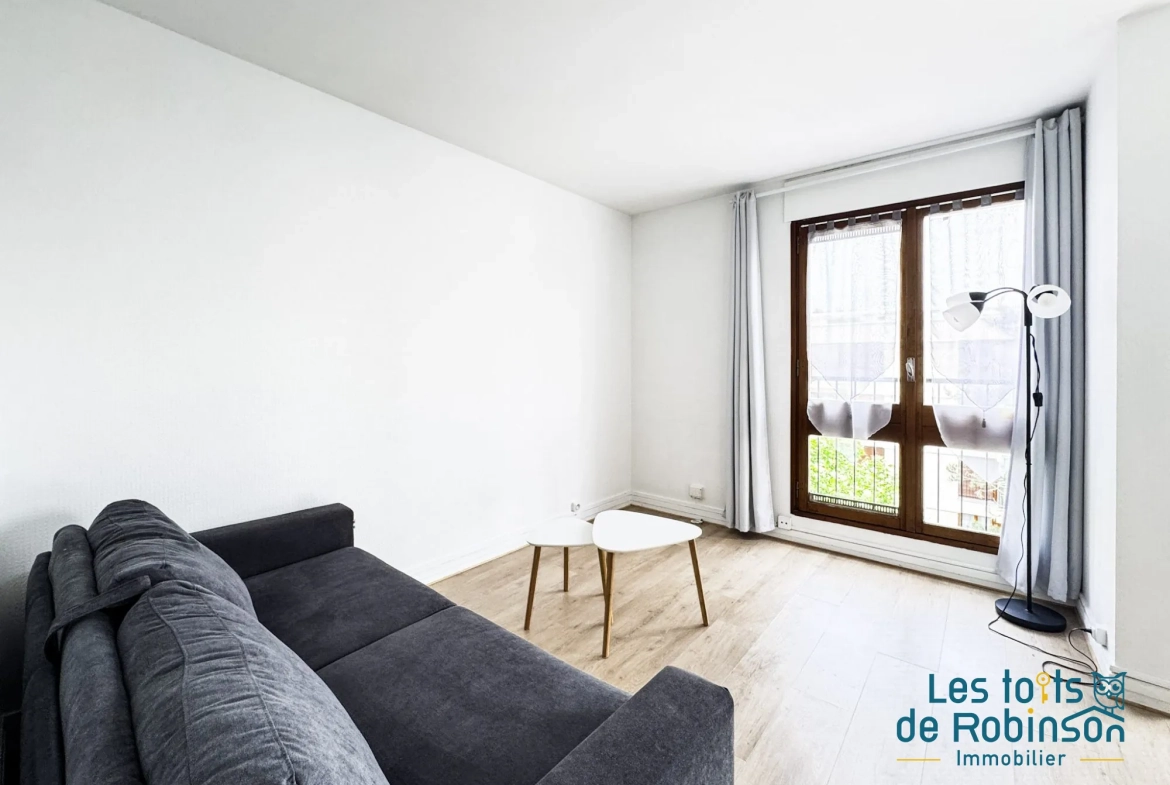 Charmant studio avec balcon, piscine et parking au Chesnay 