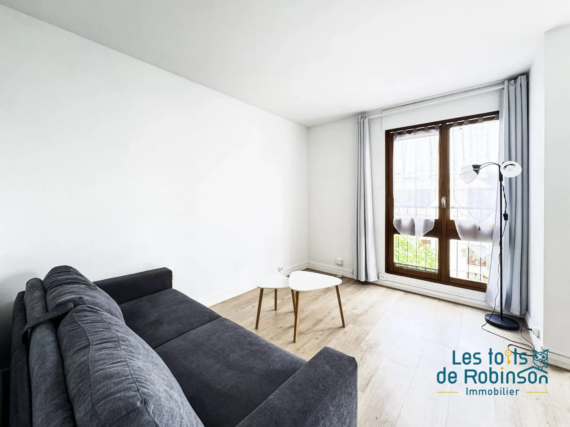Charmant studio avec balcon, piscine et parking au Chesnay 